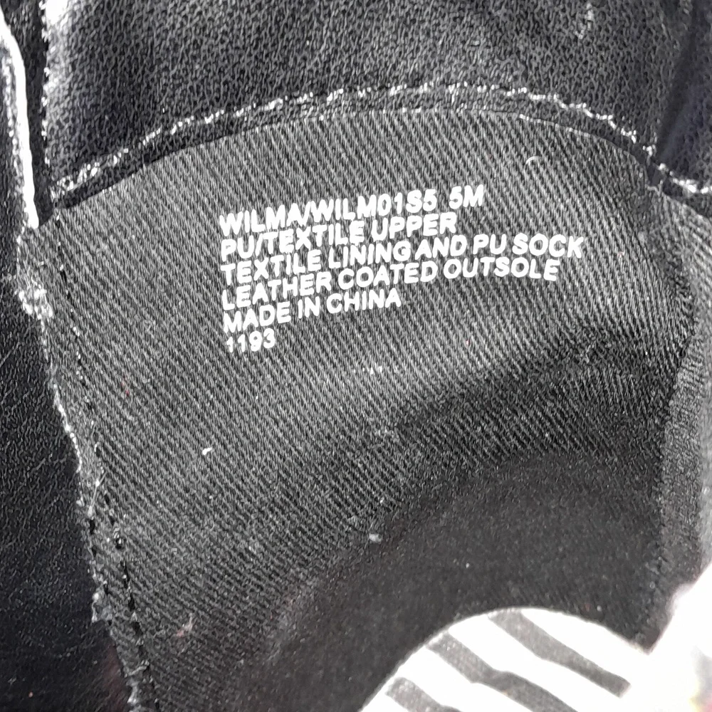 Betsey Johnson - Picture 7 of 9